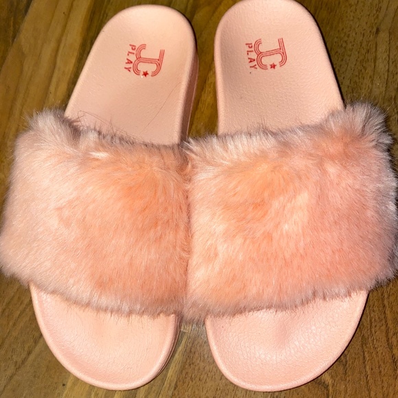 Pink fuzzy slides - Picture 1 of 4